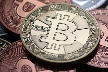 虛擬加密貨幣比特幣合約騙局嗎？能不能玩？