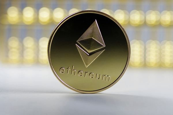 怎么跟女朋友解釋加密貨幣市場里面的空投？
