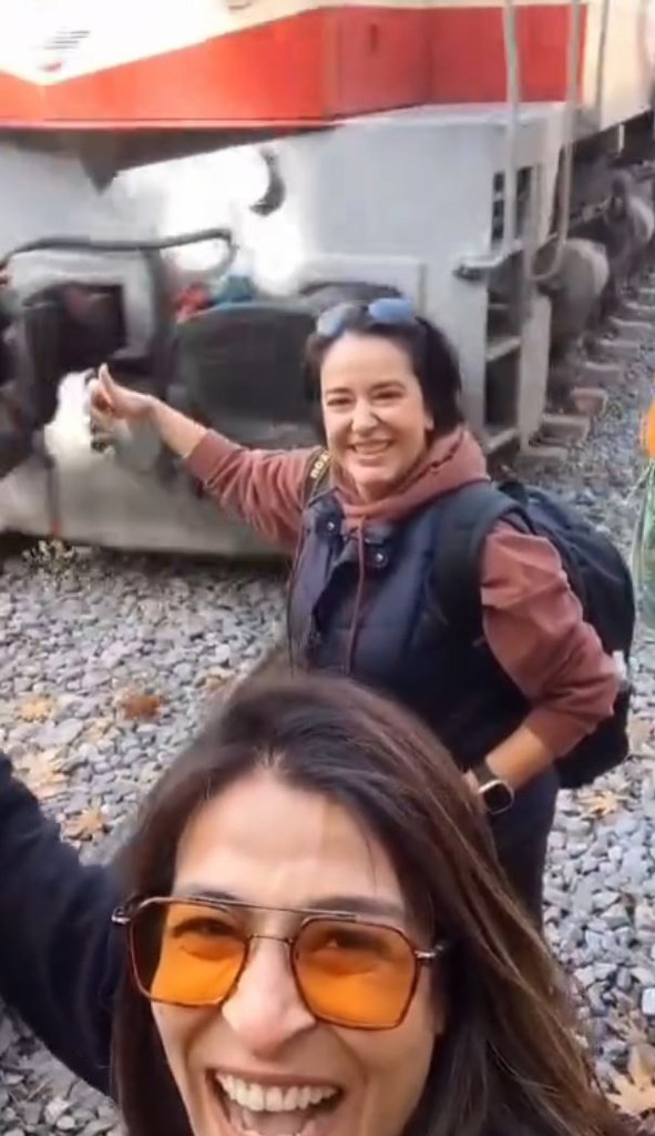 [約翰遜]女子在距離被迎面而來的火車撞到的鐵軌幾英寸處擺姿勢自拍