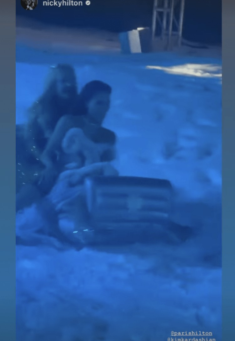 卡戴珊詹納家族的圣誕派對雪橇明星和頌歌