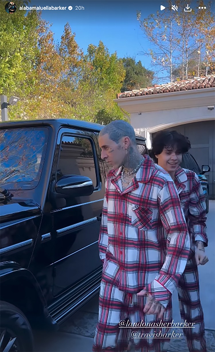TRAVISBARKER為20歲的LANDON和18歲的ALABAMA孩子購買了價值15萬美元的GWAGONS作為圣誕節禮物