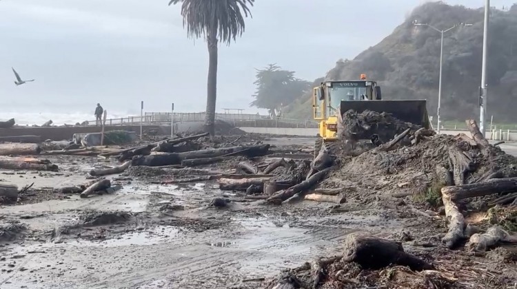 加州海灘城鎮被巨浪淹沒疏散命令