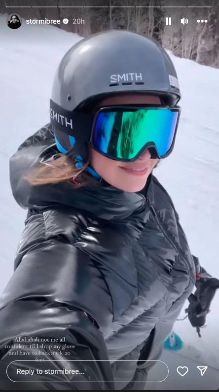 喬喬納斯JOEJONAS和斯托米布莉STORMIBREE發(fā)布阿斯本滑雪之旅的照片和視頻浪漫傳聞升溫
