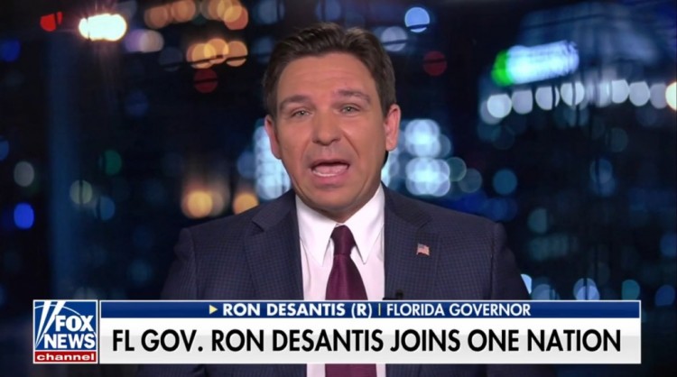 羅恩德桑蒂斯RONDESANTIS指責(zé)尼基哈利NIKKIHALEY吸引自由派T恤穿著者她策略的核心部分