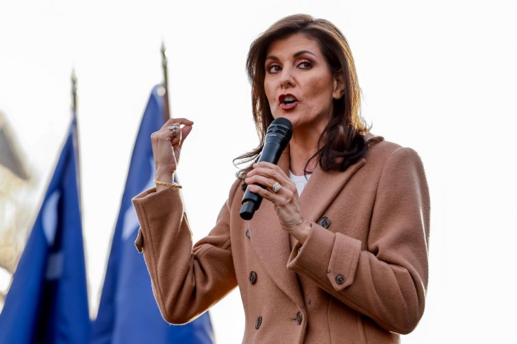 羅恩德桑蒂斯RONDESANTIS指責(zé)尼基哈利NIKKIHALEY吸引自由派T恤穿著者她策略的核心部分