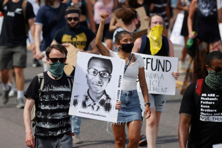 護理人員因以利亞麥克萊恩ELIJAHMCCLAIN死亡而被判入獄5年這是罕見的針對醫療響應人員的案件