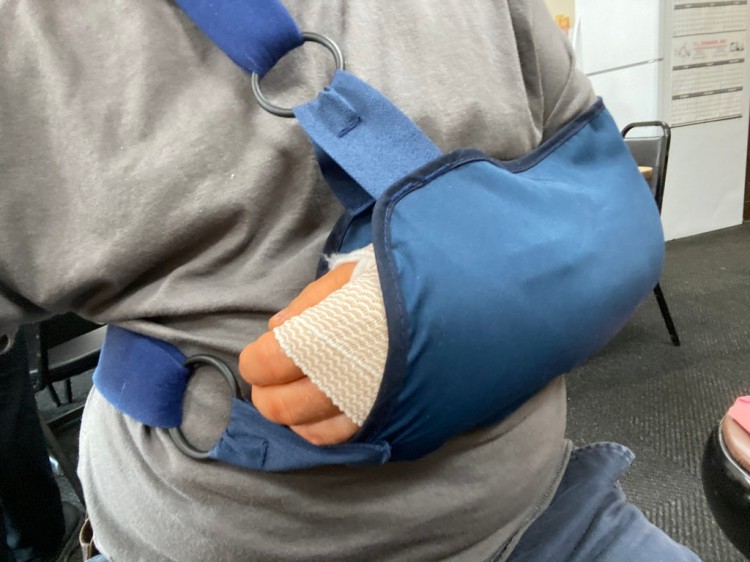 美國最暴力學校的學生正在組織搏擊俱樂部而老師卻袖手旁觀