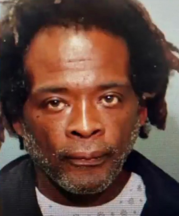 [約翰遜]護士被瘋子襲擊，有襲擊醫務人員的歷史，指責紐約市軟犯罪法