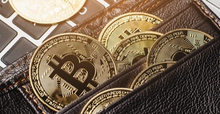 比特幣飆升至白銀之上奪得第八名